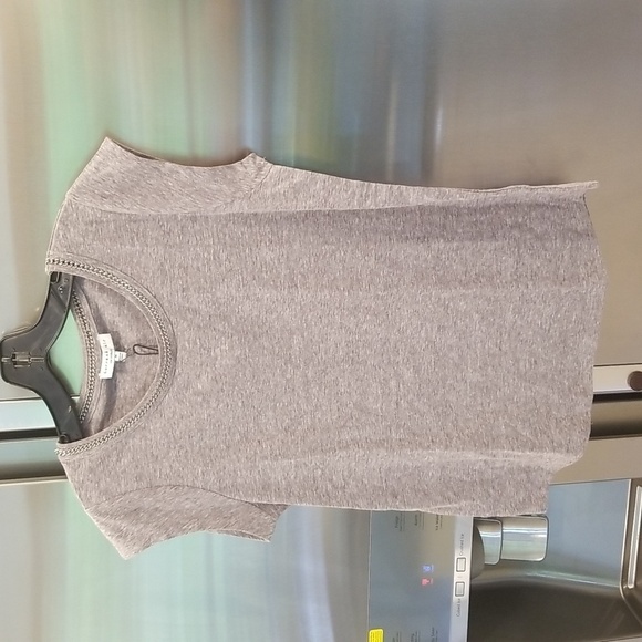 💕CURRENT AIR💕 Cap Sleeve Silver Chain Collar Detail Tee ~ Gray Medium M NWT - Picture 1 of 11